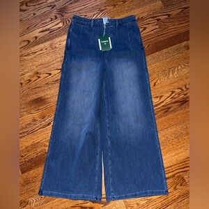 NWT Halara stretch tummy control wide leg jeans medium
Petite